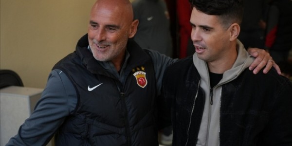 开云-奥斯卡空降卡塔尔，携家人与海港会合，见证海港1-4惨败泽尼特|上海海港|热身赛|奥斯卡-罗梅罗|圣彼得堡泽尼特俱乐部|穆斯卡特_新浪体育_新浪新闻