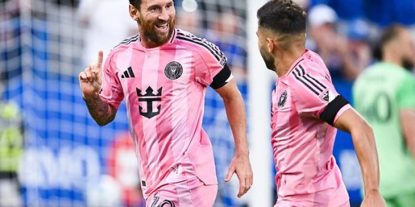 梅西两传一射，进球数继续追赶C罗！未来同样有望打进一千球！