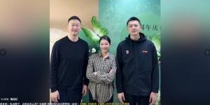 刘维伟妻子晒小三照片@杨鸣：告诉嫂子这家店怎么样？