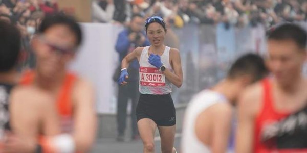 开云登录线上-张水华在酒桌前腼腆甚至社恐，与所有人都格格不入：我不太会说话|张德顺|李美珍|马拉松|全运会|生理期_新浪体育_新浪新闻