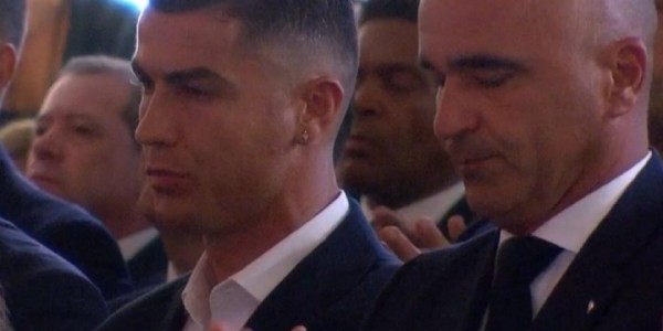 开云体育-🕯️葡萄牙众将出席若塔纪念仪式：C罗献欧国联奖杯&amp;amp;慰问其父亲