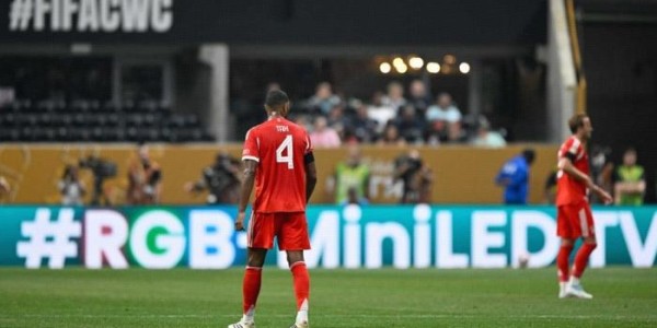 开云体育-2-0！3-2！欧洲4豪门乱斗：断腿+染红！恩里克狂奔庆祝，太窒息