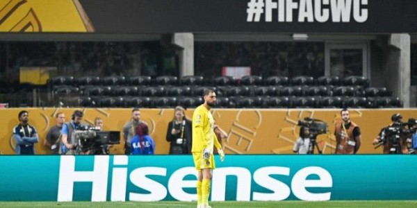 开云体育-2-0！3-2！欧洲4豪门乱斗：断腿+染红！恩里克狂奔庆祝，太窒息