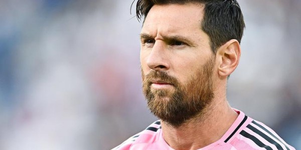 梅西两传一射，进球数继续追赶C罗！未来同样有望打进一千球！