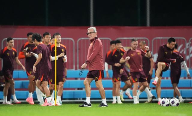 1725810370841036514.jpg (体育)(1)足球——世预赛:中国队进行赛前训练XxjpseC007493_20240907_PEPFN0A001.jpg